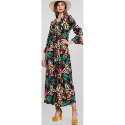 Czarna Sukienka Affluent. Czarne sukienki damskie other, s, w kwiaty, eleganckie, z okrągłym kołnierzem, bez rękawów, maxi, dopasowane. Za 89,99 zł.