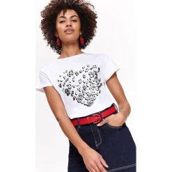 T-SHIRT DAMSKI. Białe bluzki damskie Top Secret, z nadrukiem, z bawełny, eleganckie, bez kołnierzyka. Za 49,99 zł.