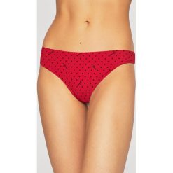 Guess Jeans - Stringi. Czerwone majtki damskie Guess Jeans, xs, z elastanu. W wyprzedaży za 39,90 zł.