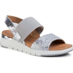Sandały CAPRICE - 9-28701-24 Silver Comb 943. Szare klapki damskie Caprice, bez wzorów, ze skóry ekologicznej, bez obcasa. Za 239,00 zł.