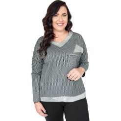 Kimonowa bluzka Inez pepitka PLUS SIZE JESIEŃ. Szare bluzki damskie Moda Size Plus Iwanek, s, bez wzorów, z bawełny, eleganckie, z kontrastowym kołnierzykiem, plus size, bez rękawów. Za 105,00 zł.