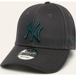 New Era - Czapka. Szare czapki męskie New Era, z aplikacjami, z bawełny. W wyprzedaży za 79,90 zł.