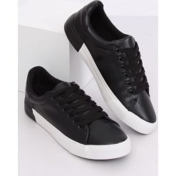 Czarne trapki PIRALIA. Czarne buty sportowe damskie FunKee.pl, bez wzorów, z tkaniny, klasyczne. Za 80,99 zł.