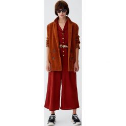 Spodnie culotte z guzikami. Spodnie damskie Pull&Bear. Za 99,90 zł.