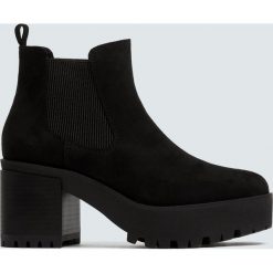 Sztyblety na platformie. Czarne botki damskie lity marki Pull&Bear. Za 159,00 zł.