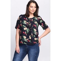 Granatowa Bluzka Wild Forest. Niebieskie bluzki damskie Born2be, xl, z okrągłym kołnierzem. Za 49,99 zł.