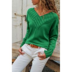 Sweter SERINA GREEN. Zielone bluzy damskie Sweter SERINA GREEN, uniwersalny, bez wzorów, bez rękawów, bez kaptura. W wyprzedaży za 59,00 zł.