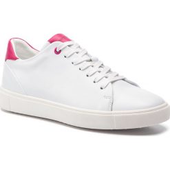 Sneakersy WOJAS - 8520-55 Biały/Różowy. Białe półbuty damskie Wojas, ze skóry. W wyprzedaży za 229,00 zł.
