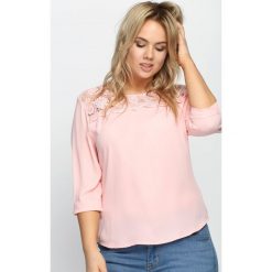 Łososiowa Bluzka Summer Sun. Różowe bluzki damskie Born2be, xl, bez wzorów, z koronki, z okrągłym kołnierzem, bez rękawów. Za 49,99 zł.