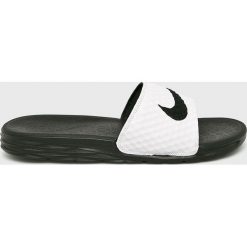Nike Sportswear - Klapki Benassi Solarsoft Slide. Białe kapcie męskie marki Nike Sportswear, z materiału. Za 139,90 zł.