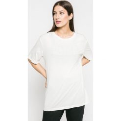 Puma - Top Fusion. Białe topy damskie marki Puma, s, z nadrukiem, z bawełny, z okrągłym kołnierzem. W wyprzedaży za 39,90 zł.