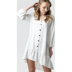 Biała Sukienka Chaney. Białe sukienki damskie Born2be, s, klasyczne, mini. Za 89,99 zł.