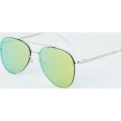 Okulary przeciwsłoneczne aviator z zielonymi szkłami. Różowe okulary przeciwsłoneczne damskie Pull&Bear. Za 49,90 zł.