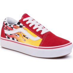 Tenisówki VANS - Comfycush Old Sko (Flame) Checkerboard/Red. Czerwone półbuty damskie Vans, na co dzień, bez wzorów, z zamszu, bez obcasa, bez zapięcia. Za 279,00 zł.