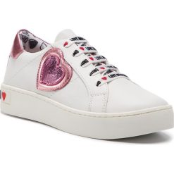 Sneakersy LOVE MOSCHINO - JA15133G17IA310B Bianco/Rosa. Białe sneakersy damskie marki Love Moschino, ze skóry ekologicznej. Za 779,00 zł.
