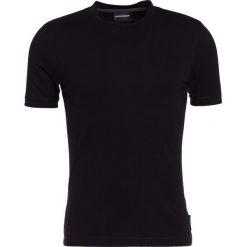 Emporio Armani Tshirt basic nero. Czarne koszulki polo męskie Emporio Armani, m, z elastanu. W wyprzedaży za 367,20 zł.