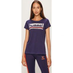 Hummel - T-shirt. Niebieskie bluzki damskie Hummel, s, z nadrukiem, z bawełny, casualowe, z okrągłym kołnierzem, z krótkim rękawem. W wyprzedaży za 59,90 zł.