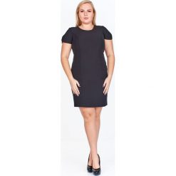 Sukienka mini z ciekawym wzorem na plecach i transparentną wstawką czarny. Czarne sukienki damskie N/A, plus size, bez wzorów, z dekoltem na plecach, plus size, bez rękawów, mini. Za 172,86 zł.