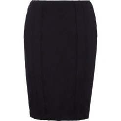 Ashley Graham x Marina Rinaldi OCRACEO PENCIL SKIRT Spódnica ołówkowa black. Czarne spódniczki ołówkowe Ashley Graham x Marina Rinaldi, z elastanu. W wyprzedaży za 911,20 zł.