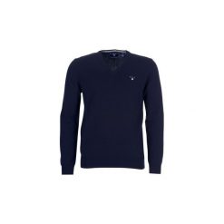 Swetry Gant SUPER FINE LAMBSWOOL V-NECK. Niebieskie swetry męskie GANT, s, bez wzorów, bez kołnierzyka, bez kaptura. Za 439,20 zł.