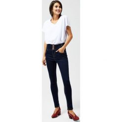 Jeansy typu high waist. Niebieskie jeansy damskie Moodo, l, z podwyższonym stanem. Za 69,99 zł.