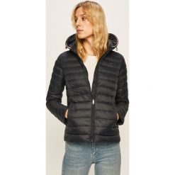 Tommy Hilfiger - Kurtka puchowa. Czerwone kurtki damskie TOMMY HILFIGER, l, bez wzorów, z materiału, krótkie. Za 899,90 zł.