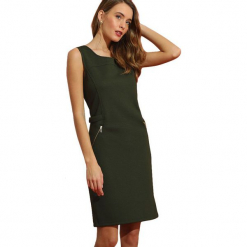 Sukienka w kolorze khaki. Brązowe sukienki marki Almatrichi, s, z okrągłym kołnierzem, midi, proste. W wyprzedaży za 159,95 zł.