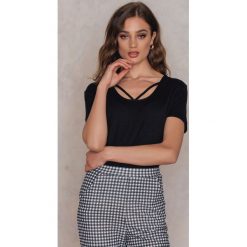 T-shirty damskie: Boohoo Oversizowy t-shirt z ozdobnymi paseczkami – Black