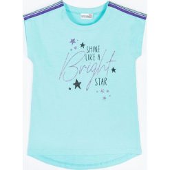 Coccodrillo - T-shirt dziecięcy 128-158 cm. Zielone bluzki dziewczęce COCCODRILLO, z nadrukiem, z dzianiny, z okrągłym kołnierzem, z krótkim rękawem, krótkie, bez kaptura. Za 55,90 zł.