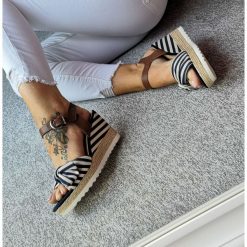 SANDAŁY MARCO TOZZI 28706 KOTURN 9cm summersale GRANATOWE. Koturny damskie Marco Tozzi, bez obcasa, na koturnie, bez zapięcia. W wyprzedaży za 149,99 zł.