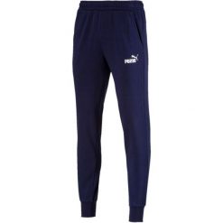 Puma Ess Logo Pants Tr Cl Peacoat L. Niebieskie spodnie męskie Puma, na co dzień, m, bez wzorów, z dresówki, sportowe. W wyprzedaży za 135,00 zł.