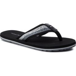 Japonki TOMMY HILFIGER - Corporate Webbing Beach Sandal FM0FM02266 Black 990. Czarne klapki męskie TOMMY HILFIGER, bez wzorów, ze skóry. Za 159,00 zł.