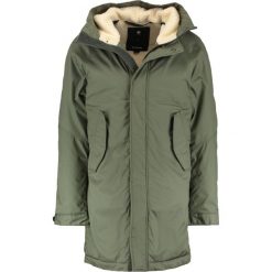 GStar Parka olive. Zielone płaszcze męskie G-Star, xxl, bez wzorów, z bawełny, bez kaptura. W wyprzedaży za 811,30 zł.