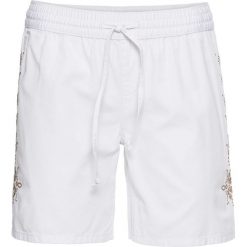 Lekkie szorty dżinsowe z haftem bonprix biały twill. Białe szorty damskie bonprix. Za 32,99 zł.