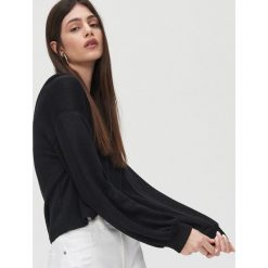 Sweter z ozdobnym dekoltem na plecach - Czarny. Czarne swetry damskie Cropp, s, bez wzorów, bez rękawów, bez kaptura. Za 69,99 zł.