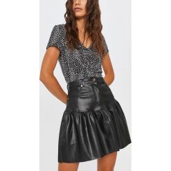 Answear Lab - Spódnica. Czarne spódniczki damskie Answear Lab, na co dzień, s, bez wzorów, ze skóry, casualowe, z podwyższonym stanem, mini, rozkloszowane. Za 149,90 zł.