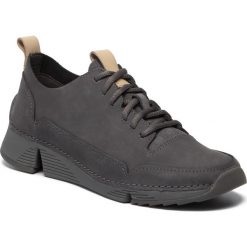 Sneakersy CLARKS - Tri Spark. 261465994 Grey. Szare półbuty damskie Clarks, bez wzorów, ze skóry, bez obcasa, na płaskiej podeszwie, bez zapięcia. W wyprzedaży za 379,00 zł.