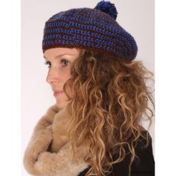 Unikatowy beret. Pomarańczowe czapki damskie marki Pakamera, w prążki. Za 150,00 zł.