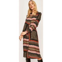 Vero Moda - Sukienka. Czarne sukienki damskie Vero Moda, na co dzień, s, bez wzorów, z poliesteru, casualowe, bez kołnierzyka, z długim rękawem, długie, midi, proste. W wyprzedaży za 99,90 zł.