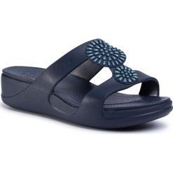 Klapki CROCS - Monterey 206367 Navy. Niebieskie klapki damskie Crocs, z aplikacjami, z tworzywa sztucznego, bez obcasa, na obcasie. Za 199,00 zł.