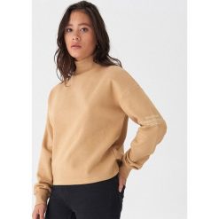 Bluza z haftem na rękawie - Kremowy. Białe bluzy damskie House, s, z haftami. W wyprzedaży za 29,99 zł.