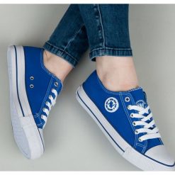TRAMPKI NEW AGE. Niebieskie trampki i tenisówki damskie New Age, bez wzorów, bez zapięcia. Za 69,90 zł.