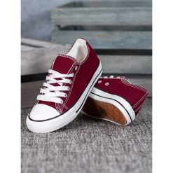 Klasyczne bordowe trampki. Czerwone trampki i tenisówki damskie J. STAR, bez wzorów, bez zapięcia. Za 49,00 zł.