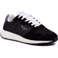 Sneakersy PEPE JEANS - Koko Sky PLS30936 Black 999. Czarne półbuty damskie Pepe Jeans, na co dzień, z aplikacjami, z jeansu, bez obcasa, na płaskiej podeszwie, bez zapięcia. W wyprzedaży za 259,00 zł.