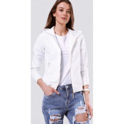 Biała Bluza Thunderbolt. Białe bluzy damskie marki Born2be, l, bez wzorów, z dzianiny, bez rękawów, z kapturem. Za 59,99 zł.