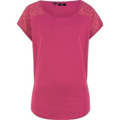 Shirt z krótkim rękawem z koronką bonprix jeżynowo-czerwony. Różowe koszulki damskie bonprix, w koronkowe wzory, z koronki, bez kołnierzyka, z krótkim rękawem. Za 44,99 zł.