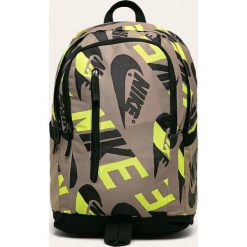 Nike Sportswear - Plecak. Różowe plecaki damskie Nike Sportswear, bez wzorów, z poliesteru. W wyprzedaży za 99,90 zł.