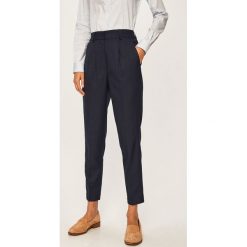 Lacoste - Spodnie. Niebieskie spodnie damskie Lacoste, bez wzorów, z poliesteru, casualowe. W wyprzedaży za 539,90 zł.
