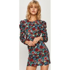 Pepe Jeans - Sukienka Drew. Sukienki damskie Pepe Jeans, na co dzień, s, w kwiaty, z elastanu, casualowe, z okrągłym kołnierzem, z długim rękawem, długie, mini, rozkloszowane. Za 319,90 zł.