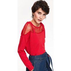 SWETER Z TIULOWĄ WSTAWKĄ ORAZ WIĄZANIEM NA RAMIONACH. Czerwone swetry klasyczne damskie marki Top Secret, na zimę, w grochy, z dzianiny, eleganckie. Za 129,99 zł.